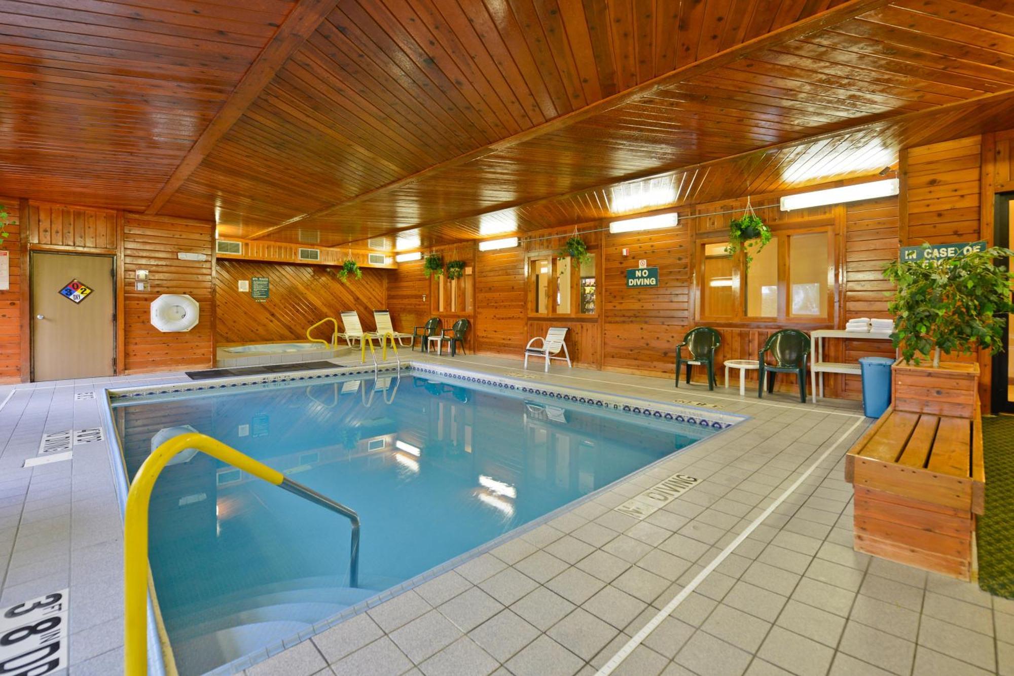 Days Inn By Wyndham Topeka Bagian luar foto
