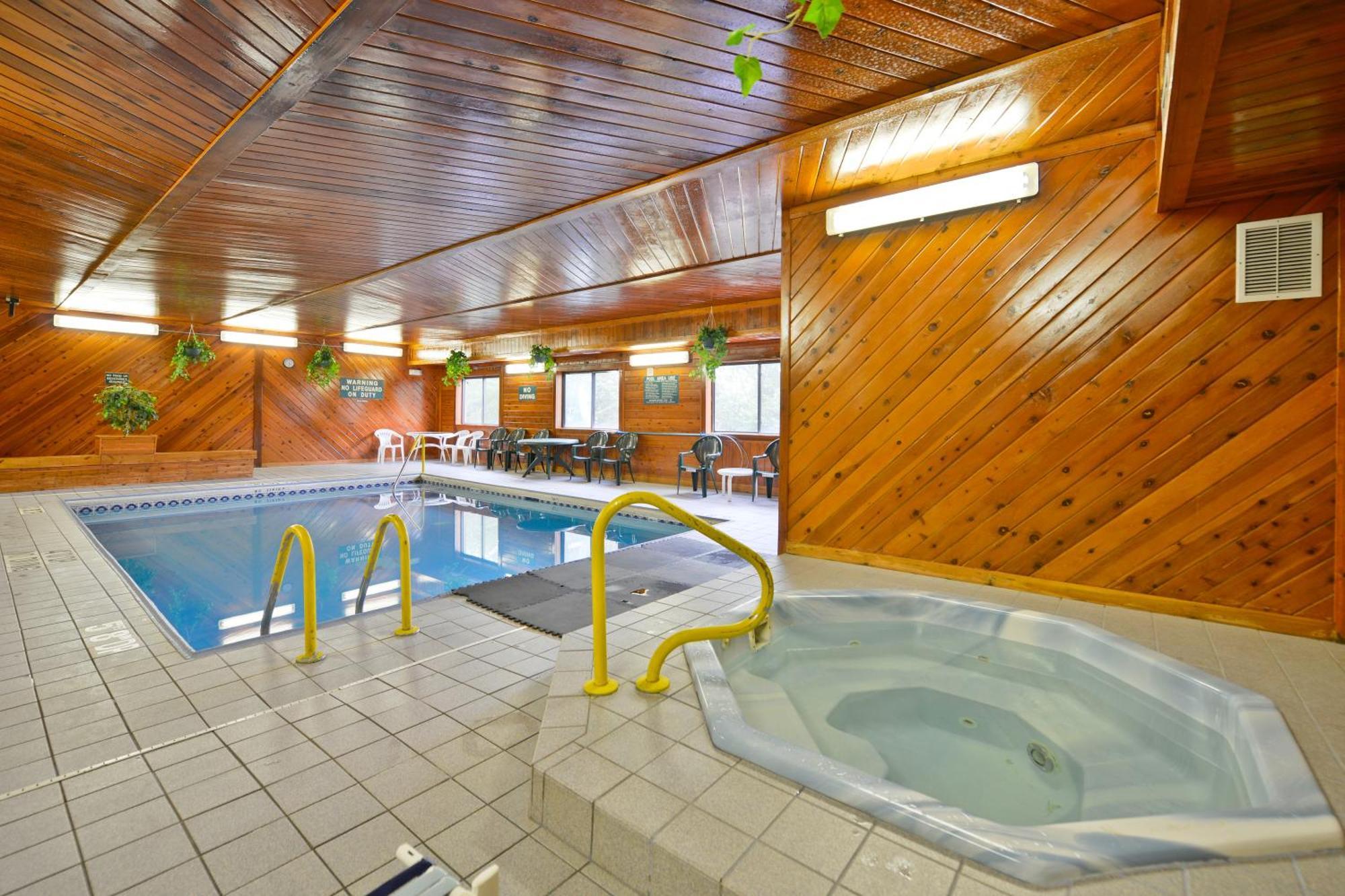 Days Inn By Wyndham Topeka Bagian luar foto